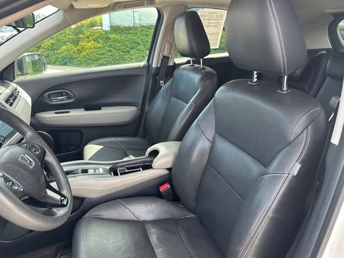 Used 2017 Honda HR-V EX image 12