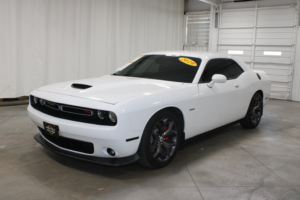 Used 2019 Dodge Challenger R/T RWD image 4