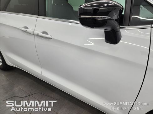 New 2027 Chrysler Pacifica Select AWD/4WD image 24