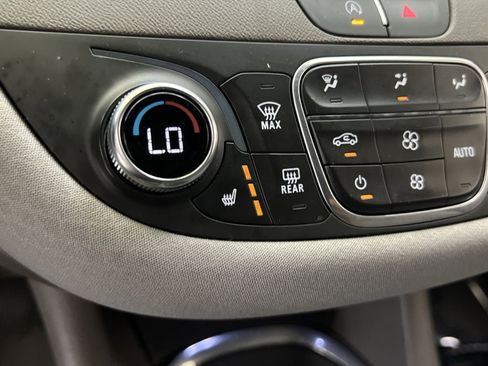 Used 2022 Chevrolet Malibu LT FWD image 30