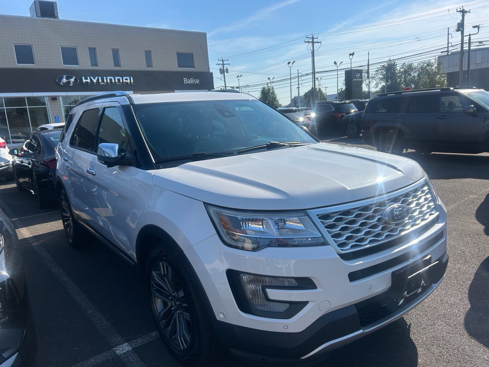 Used 2017 Ford Explorer Platinum AWD/4WD image 2