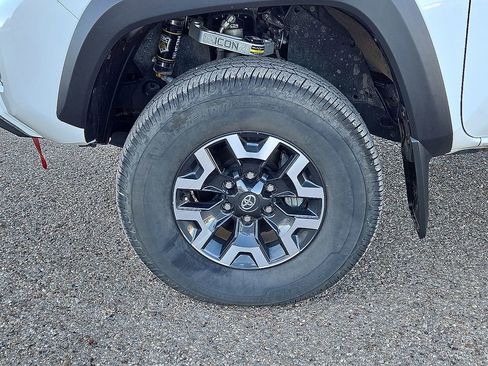 Used 2023 Toyota Tacoma TRD Off-Road image 11