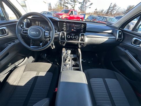 Used 2022 Kia Sorento LX image 20