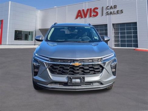Used 2025 Chevrolet Trax LT w/ LT Convenience Package image 10