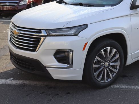 Used 2023 Chevrolet Traverse Premier w/ LPO, Floor Liner Package FWD image 6