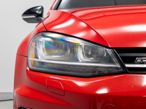 Used 2016 Volkswagen Golf R 4-Door image 41