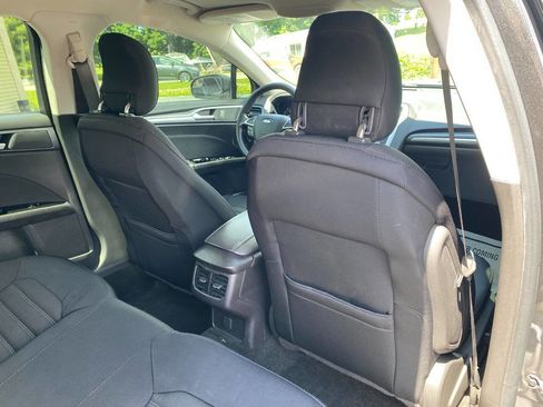 Used 2015 Ford Fusion SE FWD image 26