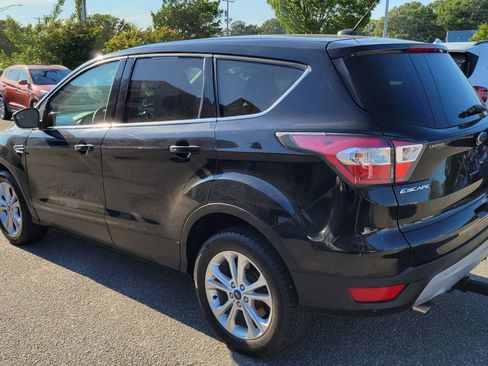 Used 2017 Ford Escape SE w/ SE Cold Weather Package FWD image 3