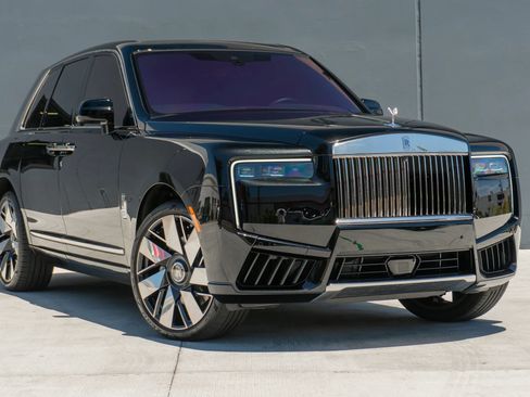 Used 2025 Rolls-Royce Cullinan AWD/4WD image 5