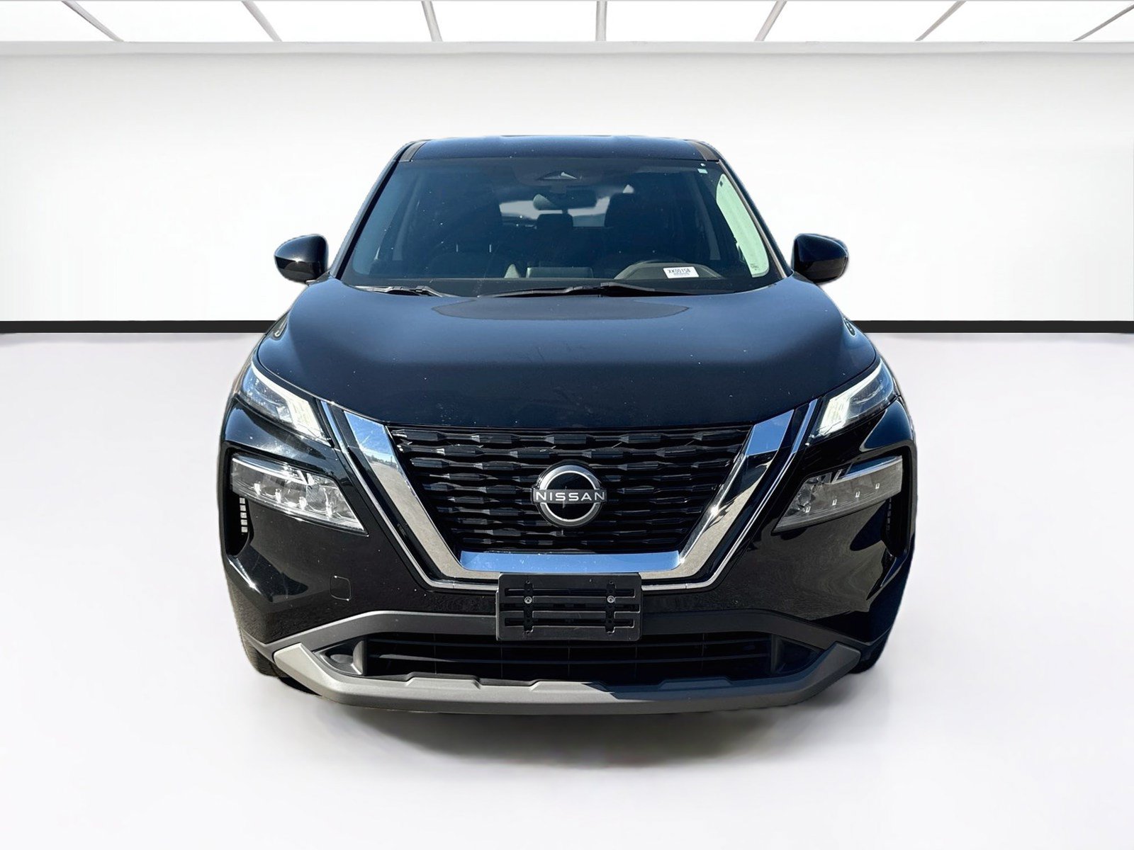 Used 2023 Nissan Rogue SV FWD image 2