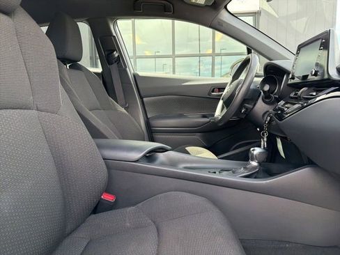 Used 2019 Toyota C-HR LE FWD image 11