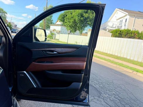 Used 2019 Cadillac Escalade Luxury AWD/4WD image 27