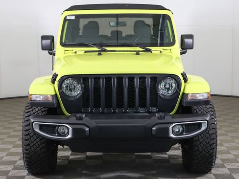 Used 2023 Jeep Gladiator Overland w/ Cold Weather Group AWD/4WD image 9