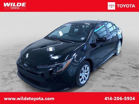 Certified 2025 Toyota Corolla LE image 1