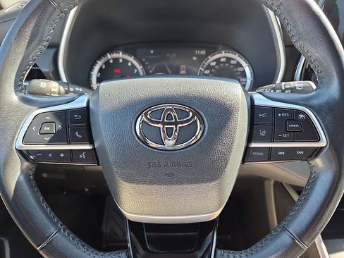 Used 2023 Toyota Highlander XSE image 24
