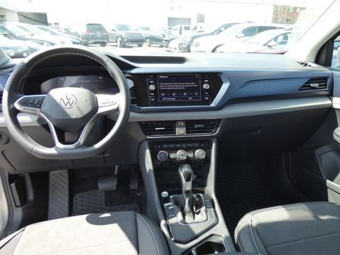 Used 2024 Volkswagen Taos SE FWD image 11