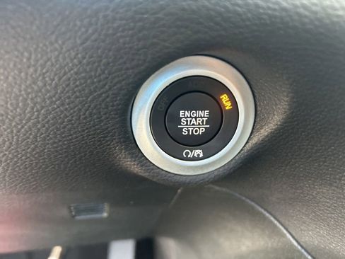 New 2025 Chrysler Pacifica Limited image 44