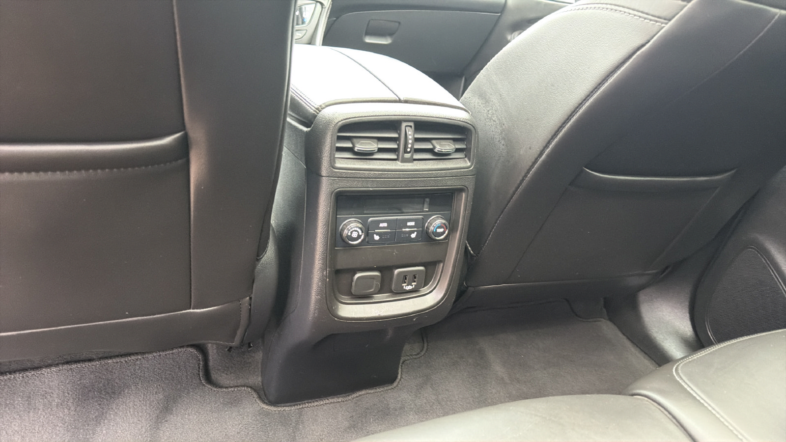 Used 2019 Buick Envision Essence FWD image 23