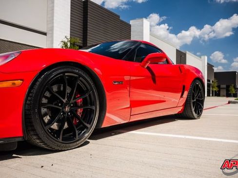 Used 2013 Chevrolet Corvette Z06 w/ 3LZ Preferred Equipment Group RWD image 27