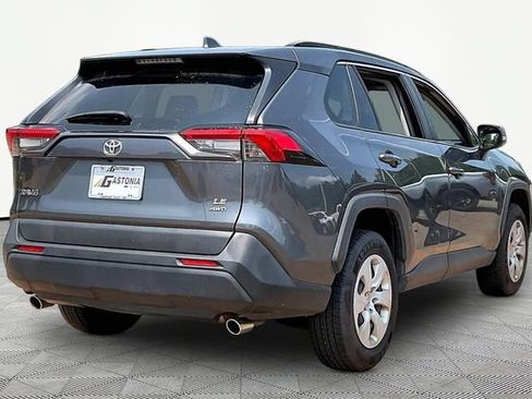 Used 2019 Toyota RAV4 LE w/ Carpet Mat Package AWD/4WD image 5