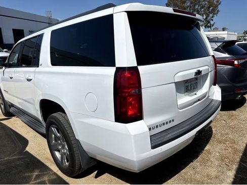 Used 2019 Chevrolet Suburban LT w/ Luxury Package image 4