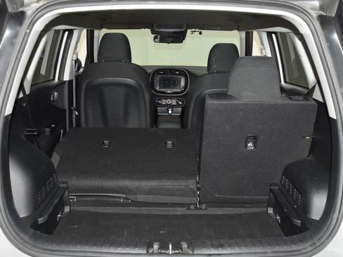 Used 2025 Kia Soul LX w/ LX Technology Package FWD image 27