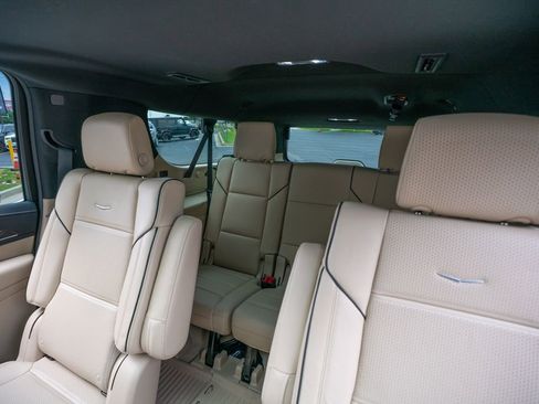 Used 2022 Cadillac Escalade ESV Premium Luxury AWD/4WD image 48