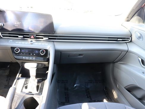 Used 2024 Hyundai Elantra SEL image 18