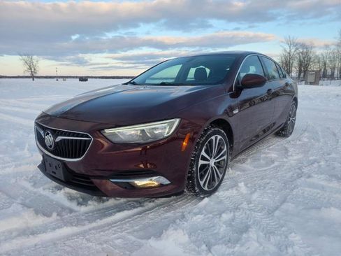 Used 2018 Buick Regal Essence w/ Sights and Sounds Package image 2