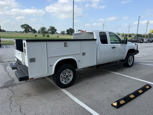 Used 2011 GMC Sierra 2500 W/T AWD/4WD image 2