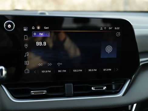 Used 2025 Chevrolet Equinox LT w/ Convenience Package II image 13