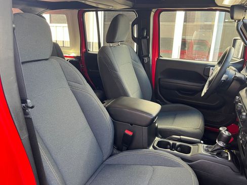 Used 2025 Jeep Wrangler Sport S image 35