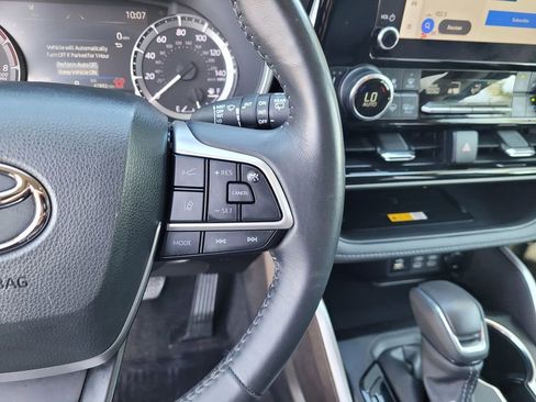 Used 2024 Toyota Highlander XLE image 23