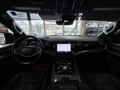 Used 2022 Jeep Wagoneer Series III w/ Premium Group I AWD/4WD image 43