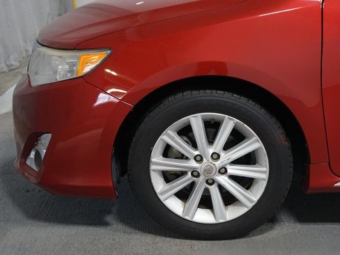 Used 2014 Toyota Camry XLE w/ Leather Package FWD image 5