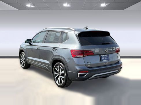 Certified 2023 Volkswagen Taos SE w/ Panoramic Sunroof Package image 3