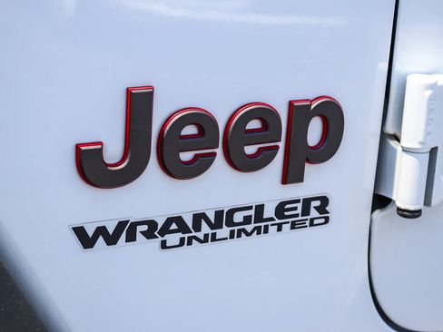 Used 2021 Jeep Wrangler Unlimited Rubicon w/ Steel Bumper Group AWD/4WD image 15
