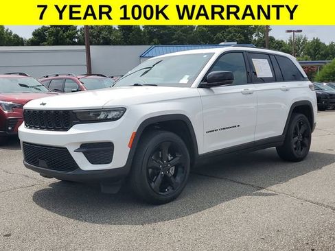 Certified 2024 Jeep Grand Cherokee Altitude RWD image 4