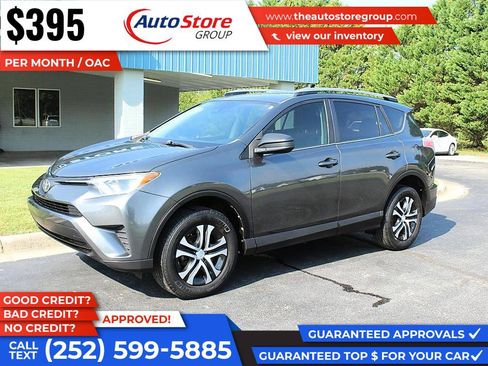 Used 2018 Toyota RAV4 LE FWD image 2