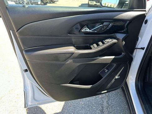 Used 2023 Chevrolet Traverse RS AWD/4WD image 18