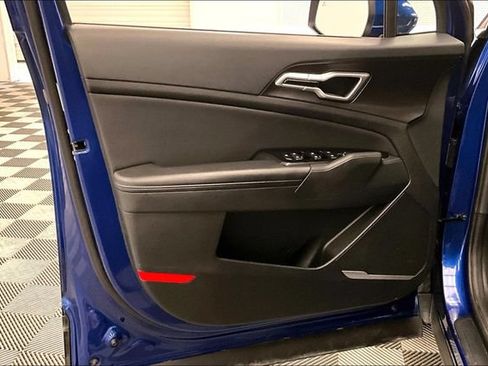 Used 2025 Kia Sportage EX FWD image 19