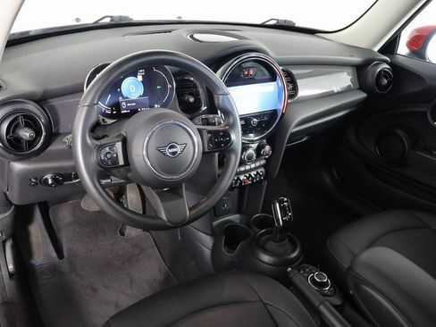 Used 2024 MINI Cooper 2-Door Hardtop FWD image 5