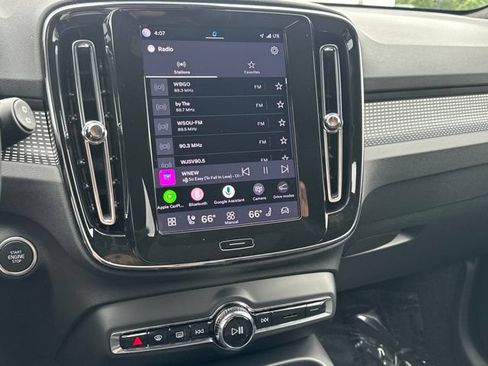 Certified 2025 Volvo XC40 B5 Plus AWD/4WD image 21