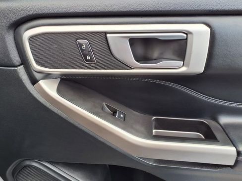 Certified 2023 Ford Explorer XLT image 26