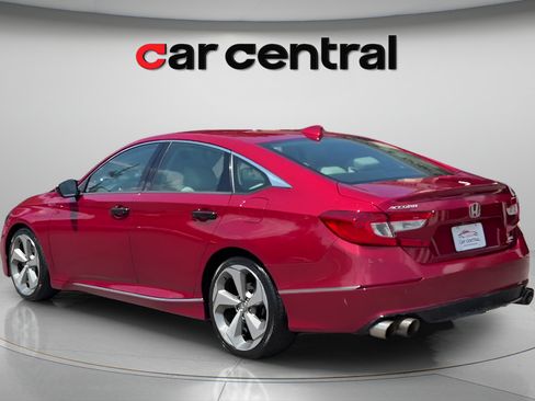Used 2018 Honda Accord Touring image 3