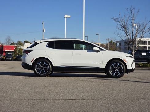 Used 2025 Chevrolet Equinox EV LT image 8