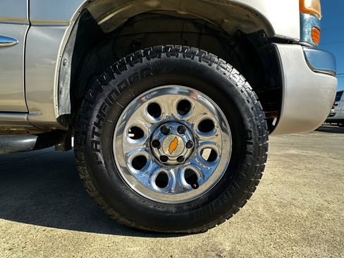 Used 2004 GMC Sierra 1500 SLE w/ Safe And Sound Package image 9