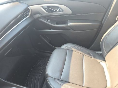 Used 2019 Chevrolet Traverse LT w/ LT Premium Package AWD/4WD image 31