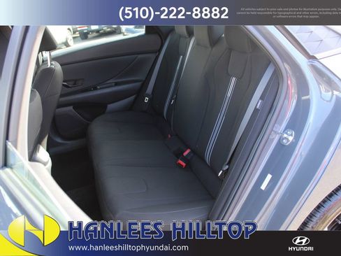 Used 2025 Hyundai Elantra SEL image 13