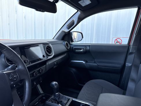 Used 2016 Toyota Tacoma TRD Sport image 15